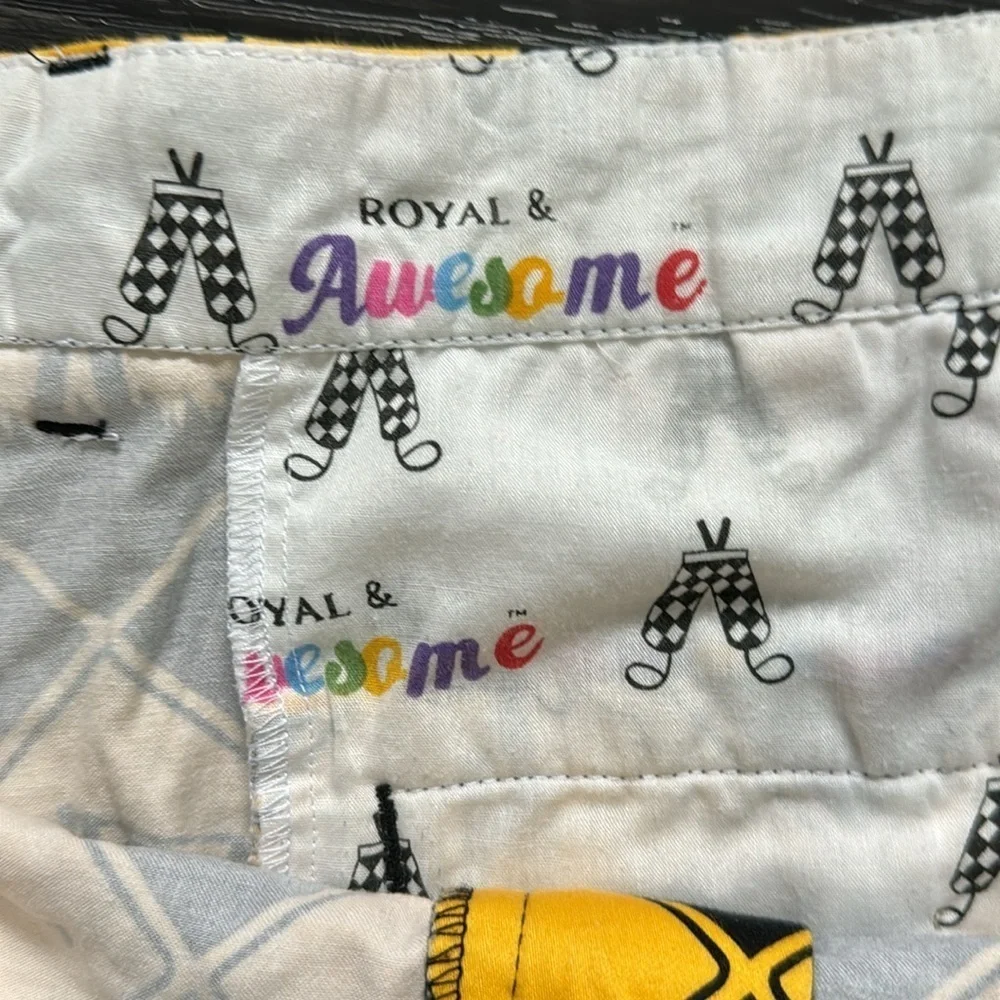 Royal & Awesome 🍍 royal